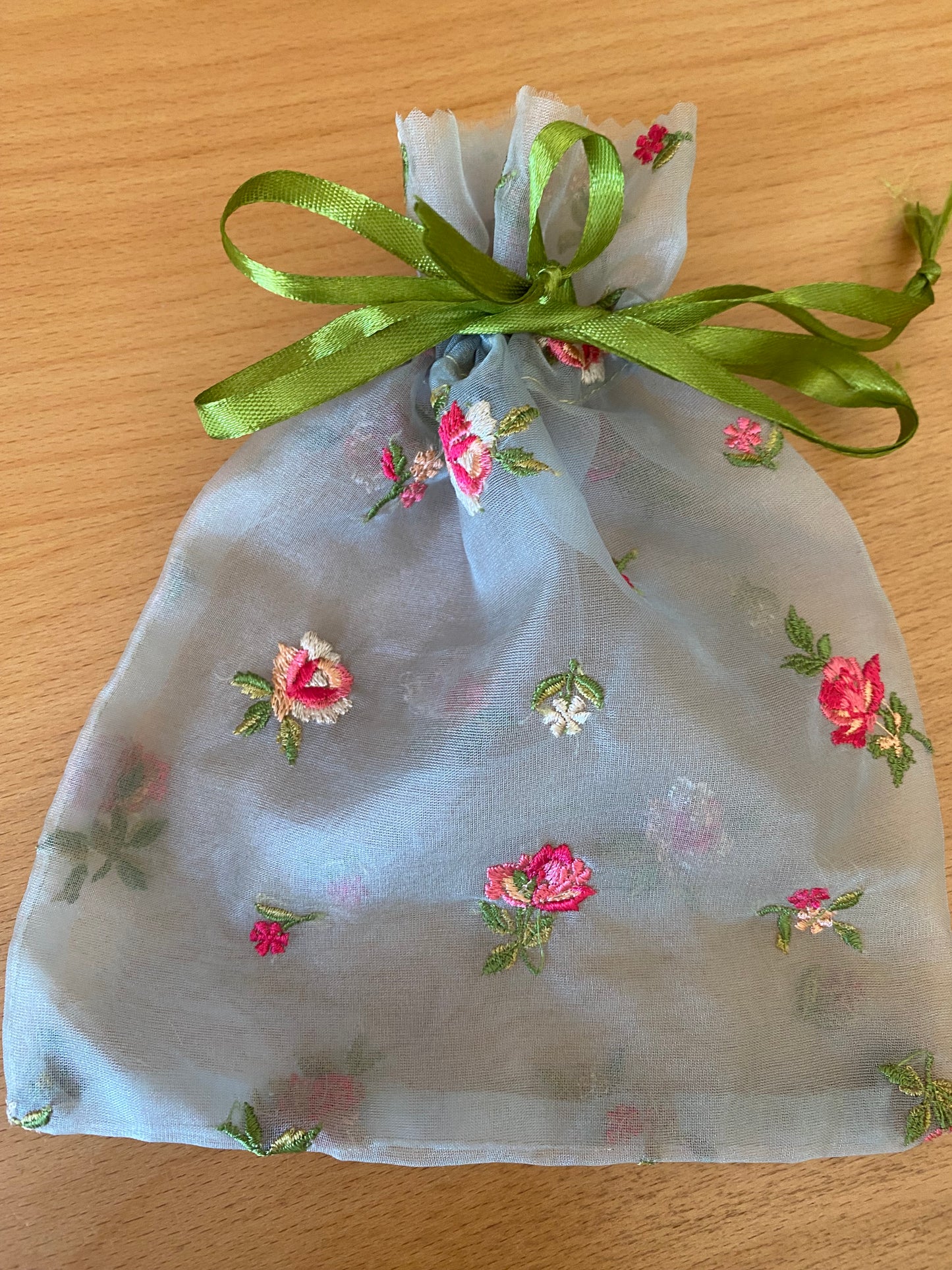 Deluxe Organza Säckchen Deko Geschenk Beutel mit Kordelzug - Grün / Blumen